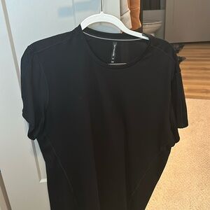Men’s Ten Thousand workout shirt size XL